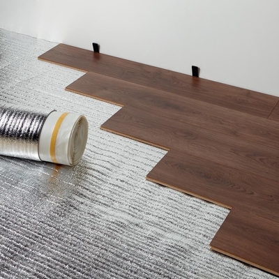 1 mm Geri dönüştürülmüş çapraz bağlantılı Ldpe Genişletilmiş Polietilen köpüğü 10-15m Ixpe Alt katman Akustik Polyolefin Köpük Ruloları